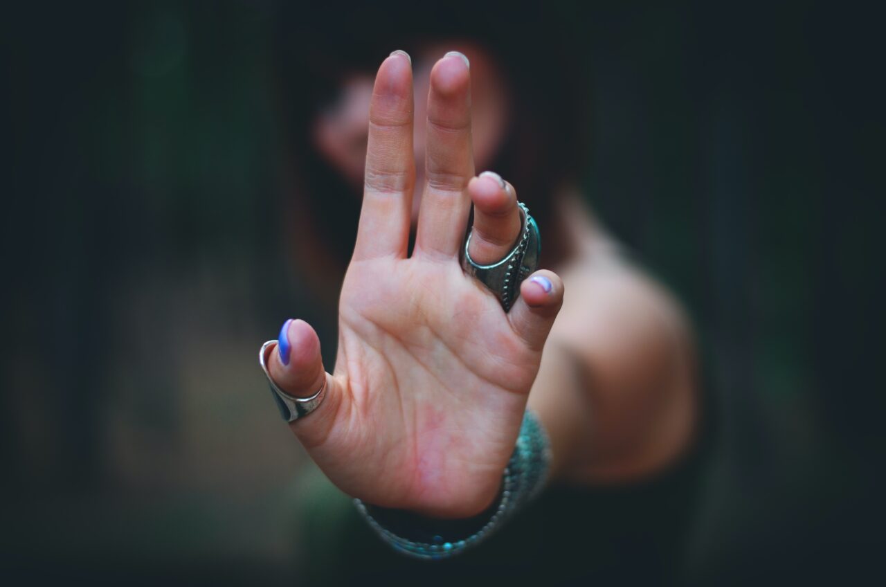 https://mblavatsky.com/wp-content/uploads/2023/07/kristina-flour-e2iq29xwU7A-unsplash-1280x848.jpg