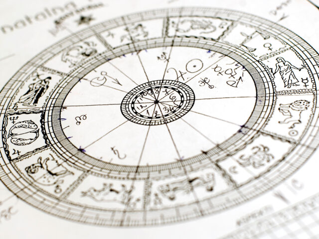 El Mandala del Solsticio de Cáncer 2025: Cuatro Dedos de Dios y la Llama del Cambio
